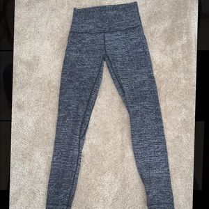 Lululemon Align’s 25” size 4